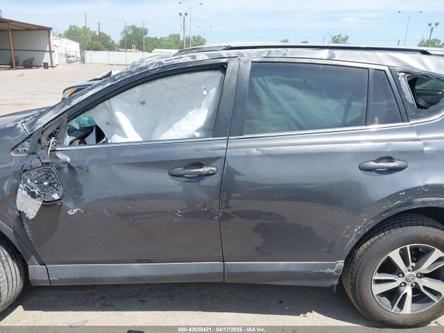 2T3WFREV8JW499399 Toyota Rav4 Xle