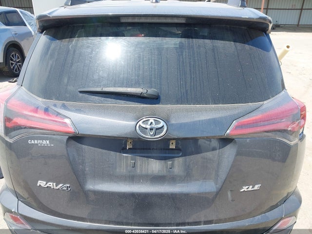 2T3WFREV8JW499399 Toyota Rav4 Xle