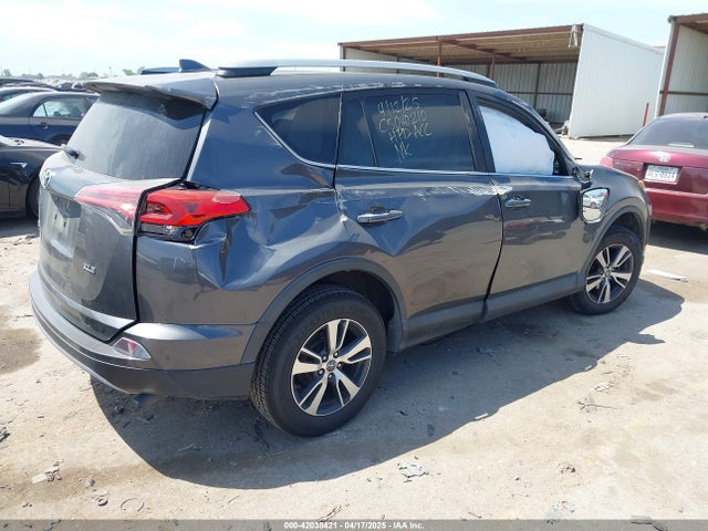 2T3WFREV8JW499399 Toyota Rav4 Xle