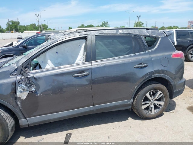 2T3WFREV8JW499399 Toyota Rav4 Xle