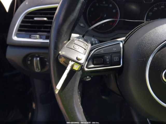 WA1JCCFS5HR001068 Audi Q3 2.0t Premium