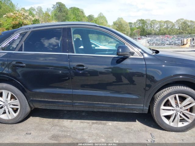 WA1JCCFS5HR001068 Audi Q3 2.0t Premium