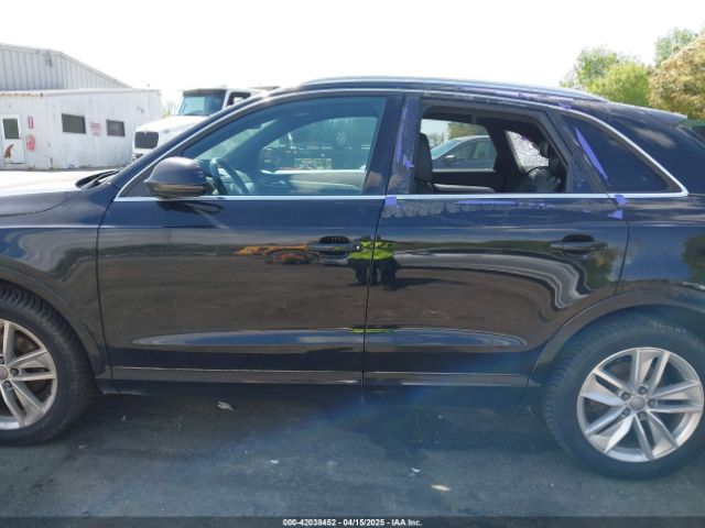 WA1JCCFS5HR001068 Audi Q3 2.0t Premium