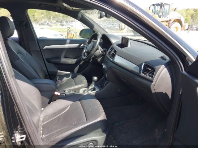 WA1JCCFS5HR001068 Audi Q3 2.0t Premium