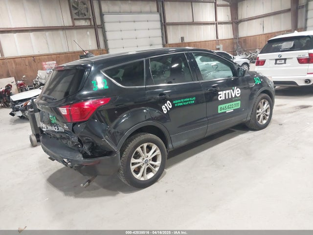 1FMCU9GD1KUA85680 Ford ESCAPE SE