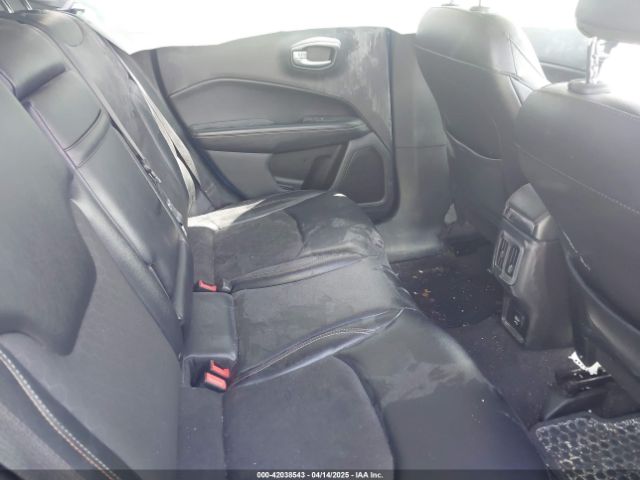 3C4NJDBB4JT117626 Jeep Compass Latitude 4x4