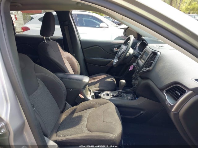 1C4PJLCB1KD373537 Jeep Cherokee