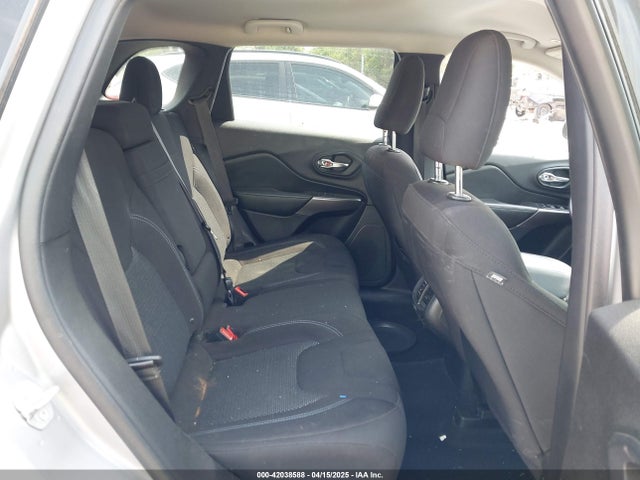 1C4PJLCB1KD373537 Jeep Cherokee