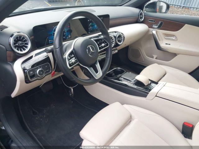 W1K3G4FB0NJ342113 Mercedes-Benz A 220 4matic