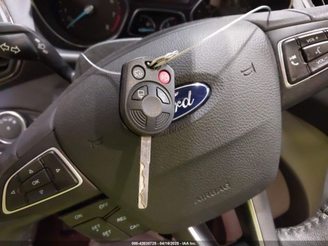 1FMCU0HD9JUA61961 Ford ESCAPE SEL