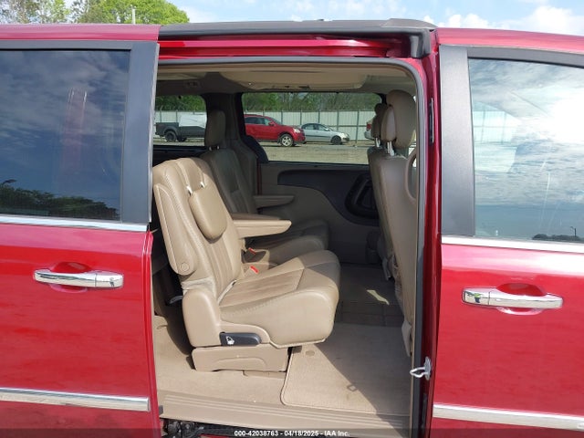 2C4RC1CG7GR221690 Chrysler Town & Country Touring-l Anniversary Edition