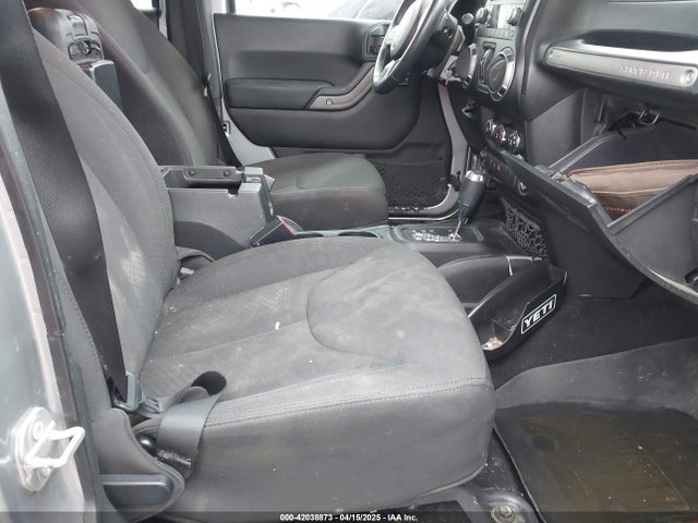 1C4BJWDG7GL292318 Jeep Wrangler Unlimited Sport