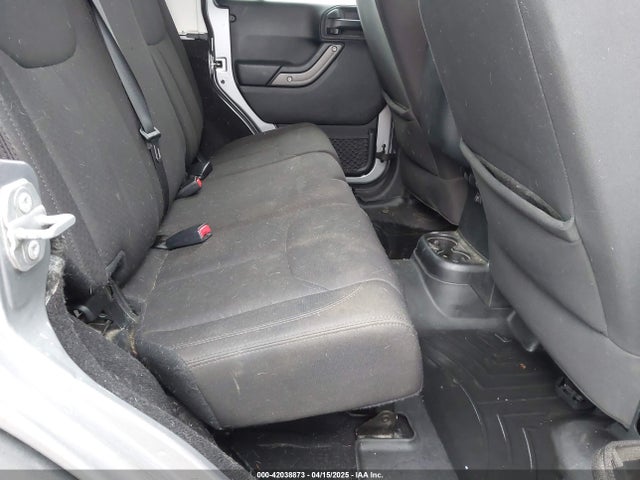 1C4BJWDG7GL292318 Jeep Wrangler Unlimited Sport