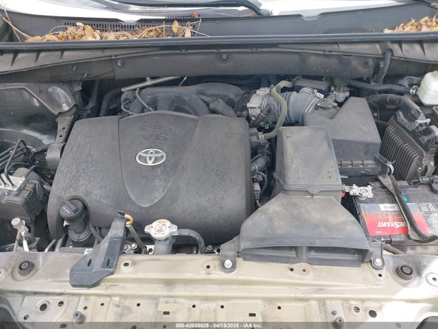 5TDKZRFH2KS568086 Toyota Highlander Xle