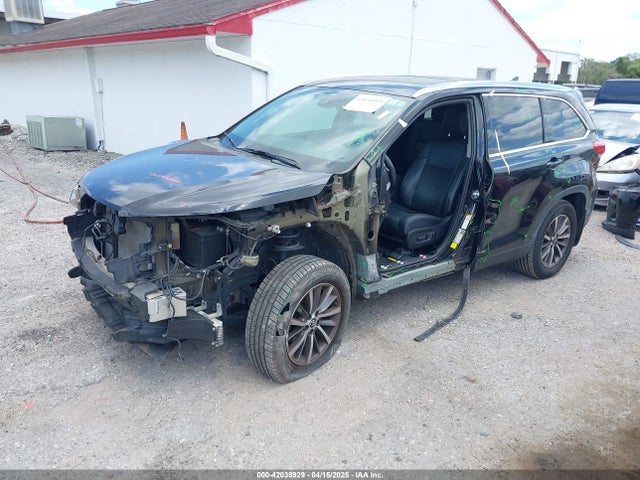 5TDKZRFH2KS568086 Toyota Highlander Xle
