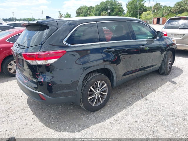 5TDKZRFH2KS568086 Toyota Highlander Xle