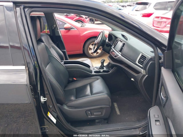 5TDKZRFH2KS568086 Toyota Highlander Xle