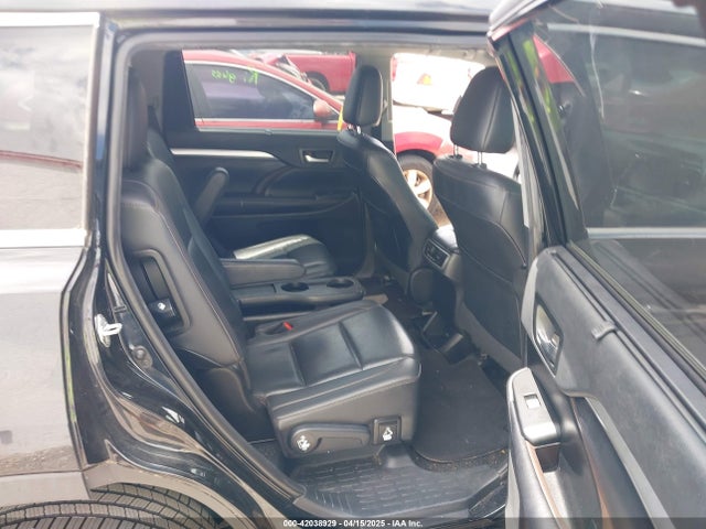 5TDKZRFH2KS568086 Toyota Highlander Xle