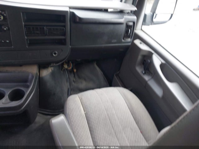 Chevrolet Express 2500 Work Van 2014 1GCWGFCA7E1126760 Image 5