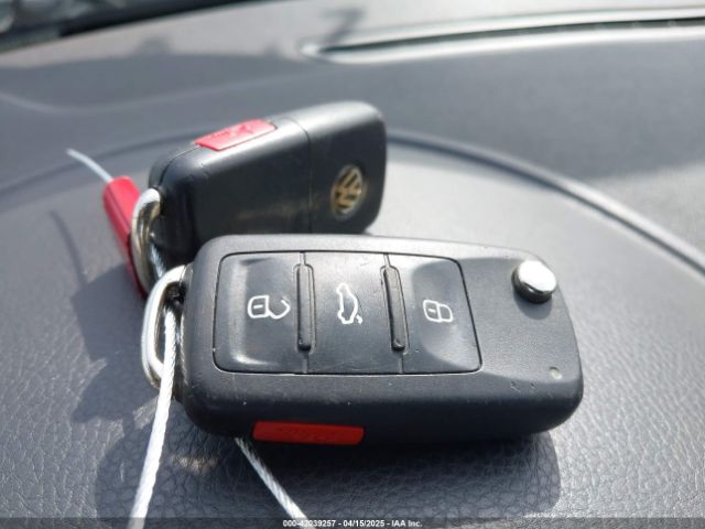 WVGAV7AX0GW528750 Volkswagen TIGUAN S