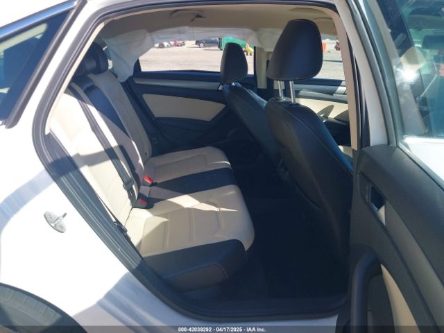 1VWBV7A33FC060015 Volkswagen Passat 2.0l Tdi Se
