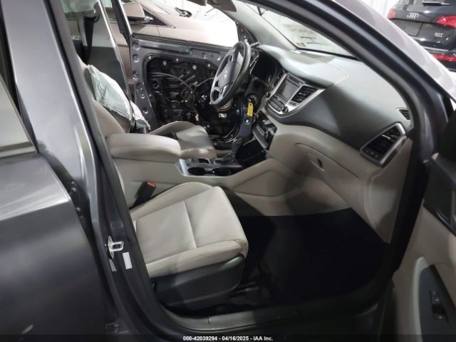 KM8J23A44GU021739 Hyundai TUCSON SE