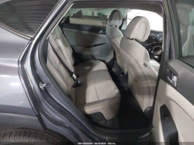 KM8J23A44GU021739 Hyundai TUCSON SE