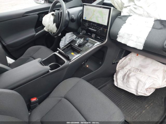 2024 TOYOTA BZ4X JTMABACA4RA074618 Photo 4
