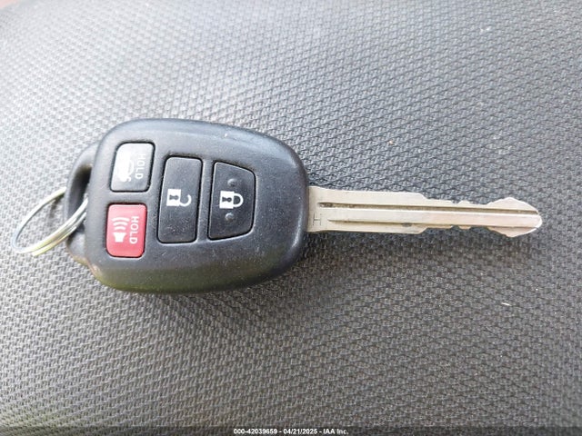 2T1BURHE8GC697564 Toyota COROLLA LE