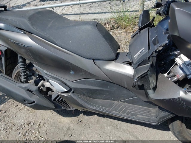 RLHKF4712PY100559 Honda WW150 A