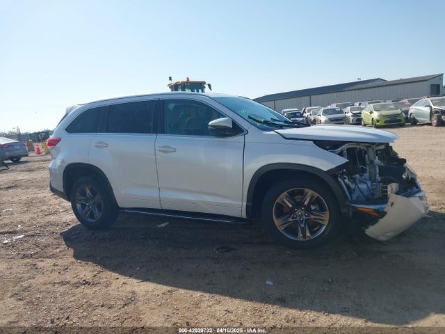 Toyota Highlander Limited Platinum 2017 5TDYZRFH9HS207649 Image 13