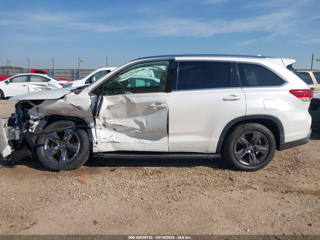 Toyota Highlander Limited Platinum 2017 5TDYZRFH9HS207649 Image 14