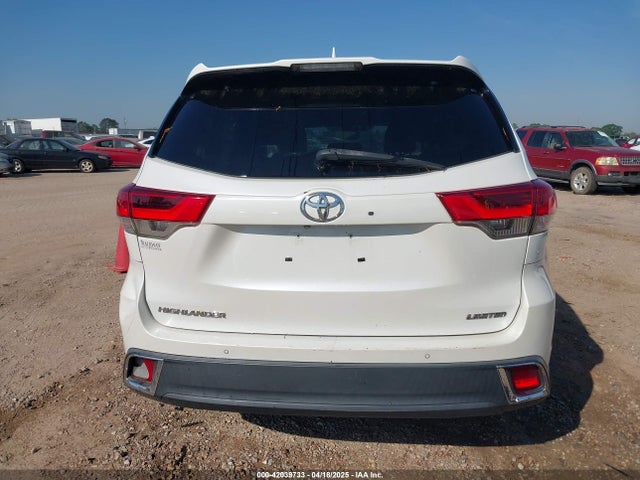 Toyota Highlander Limited Platinum 2017 5TDYZRFH9HS207649 Image 16