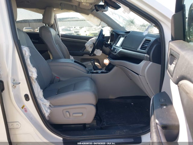 Toyota Highlander Limited Platinum 2017 5TDYZRFH9HS207649 Image 5