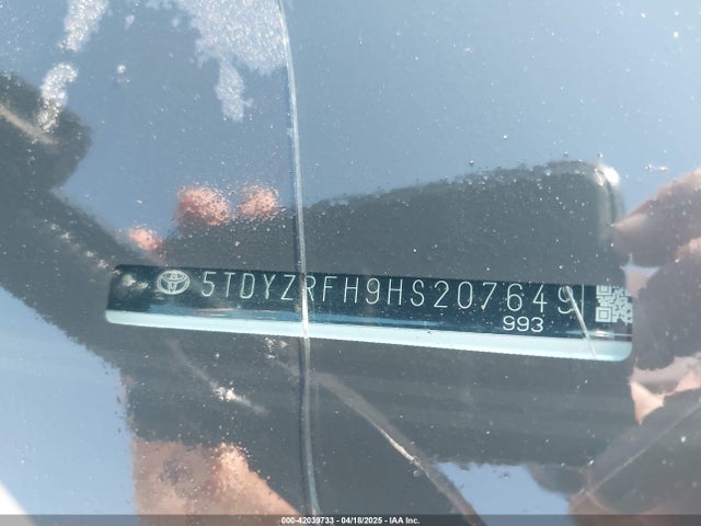 Toyota Highlander Limited Platinum 2017 5TDYZRFH9HS207649 Image 9