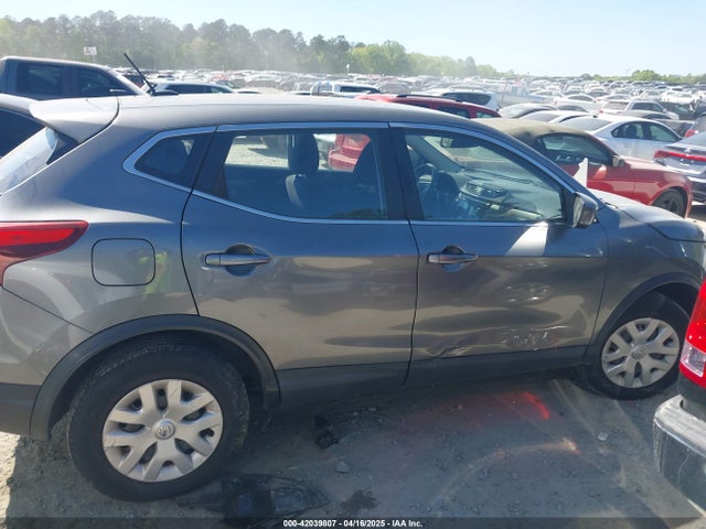 JN1BJ1CP8JW160553 Nissan Rogue Sport S