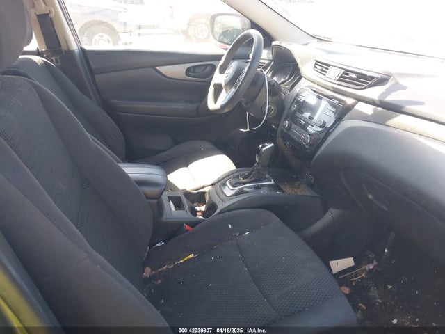 JN1BJ1CP8JW160553 Nissan Rogue Sport S