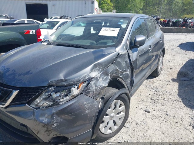 JN1BJ1CP8JW160553 Nissan Rogue Sport S