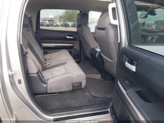 5TFEY5F13JX235125 Toyota Tundra Sr5 5.7l V8
