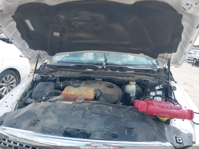 1C6RR6NM1JS232390 RAM 1500 Laramie  4x2 5'7 Box