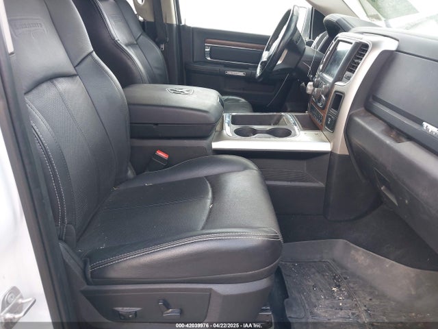 1C6RR6NM1JS232390 RAM 1500 Laramie  4x2 5'7 Box