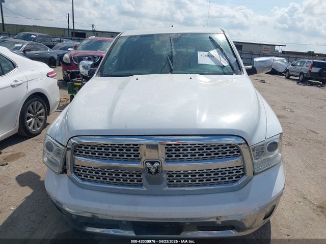1C6RR6NM1JS232390 RAM 1500 Laramie  4x2 5'7 Box