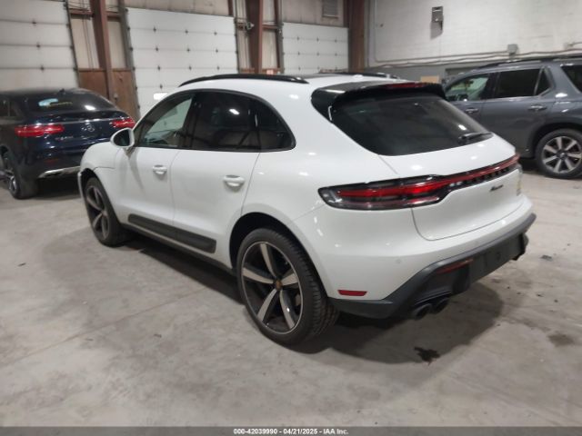 2022 PORSCHE MACAN WP1AA2A52NLB02038 Photo 2