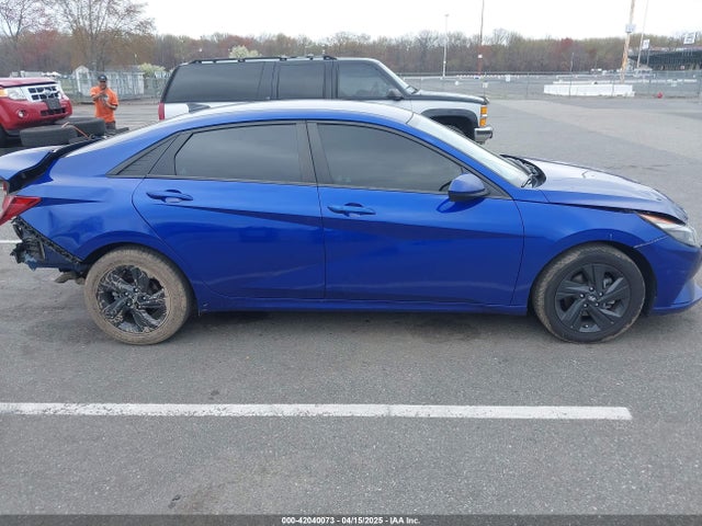 5NPLM4AG2MH045955 Hyundai ELANTRA SEL