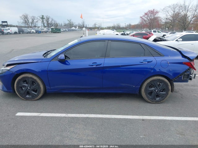 5NPLM4AG2MH045955 Hyundai ELANTRA SEL