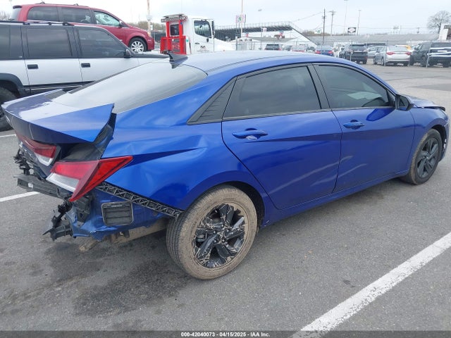 5NPLM4AG2MH045955 Hyundai ELANTRA SEL