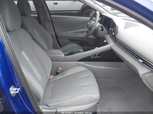 5NPLM4AG2MH045955 Hyundai ELANTRA SEL