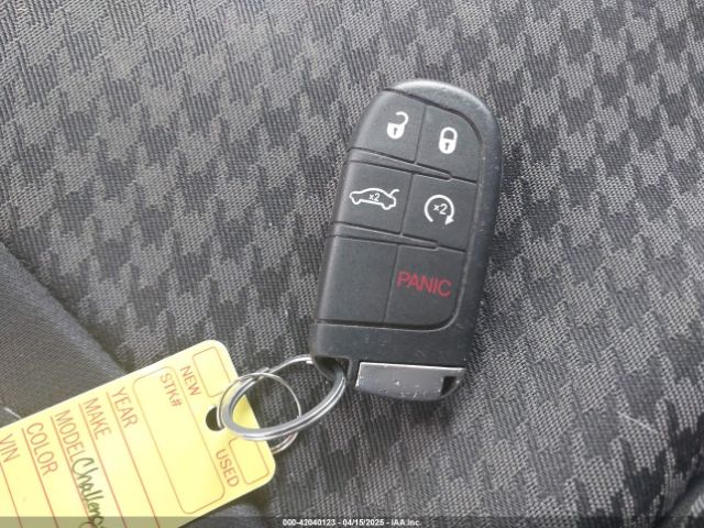 2C3CDZAG7GH202958 Dodge Challenger Sxt