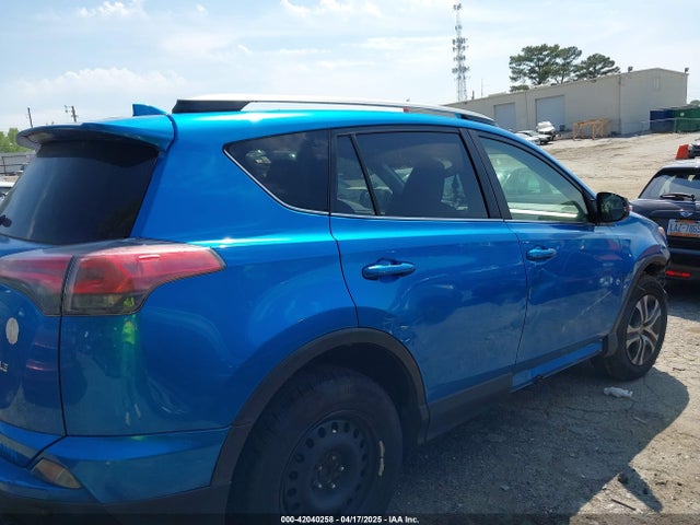 JTMZFREV8HJ106216 Toyota RAV4 LE
