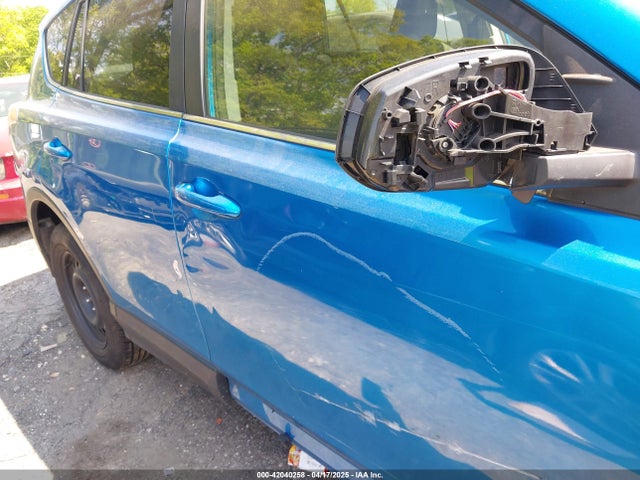 JTMZFREV8HJ106216 Toyota RAV4 LE